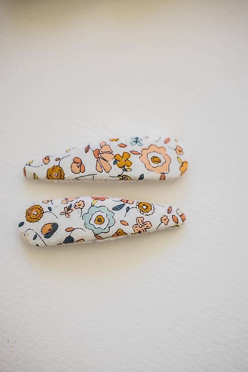 Detské doplnky - Kvietkované pukačky (Oranžovo ružové kvietky) - 16653556_