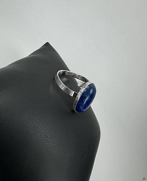 Nastaviteľný strieborný 925/1000 prsteň s lapis lazuli