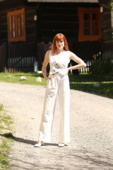 Vesty - Elegantná vyšívaná vesta - 16652369_