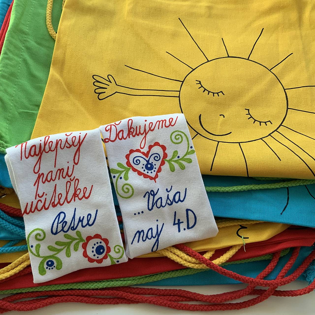 Maľované ponožky pre naj PANI UČITEĽKU (Folk + meno/ Ďakujeme...meno)