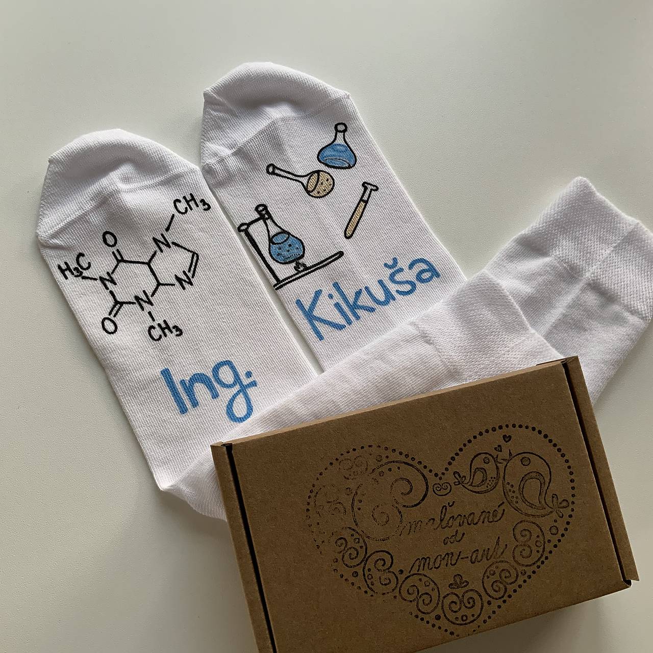 Maľované ponožky s titulom a menom (biele pre chemičku)
