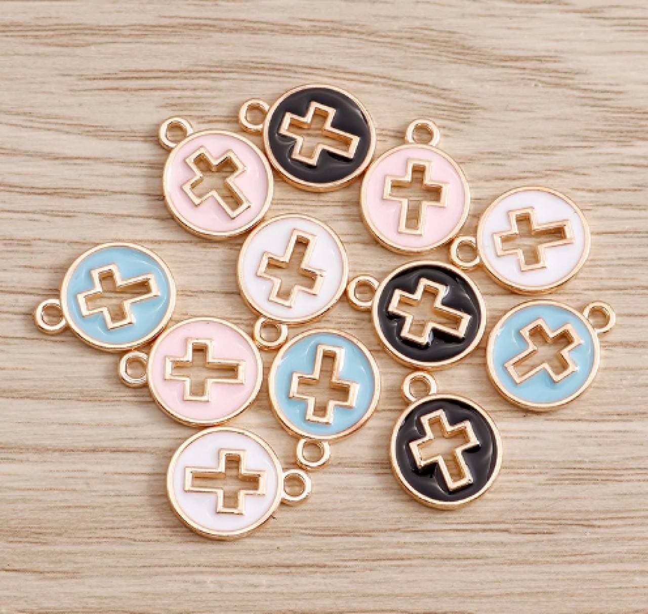 PR102 Prívesok s krížikom 1,0 x 1,3 cm