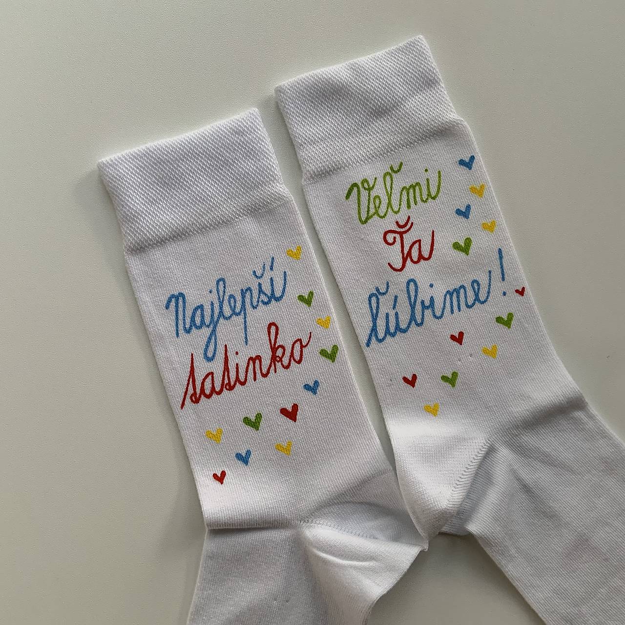 Maľované ponožky pre najlepšieho ocka / tata / tatina / ocinka (biele s nápisom nad členkom)