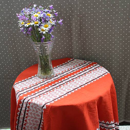 Úžitkový textil - Ručne tkaný ľanový obrus s preberaninou červený. - 16670028_