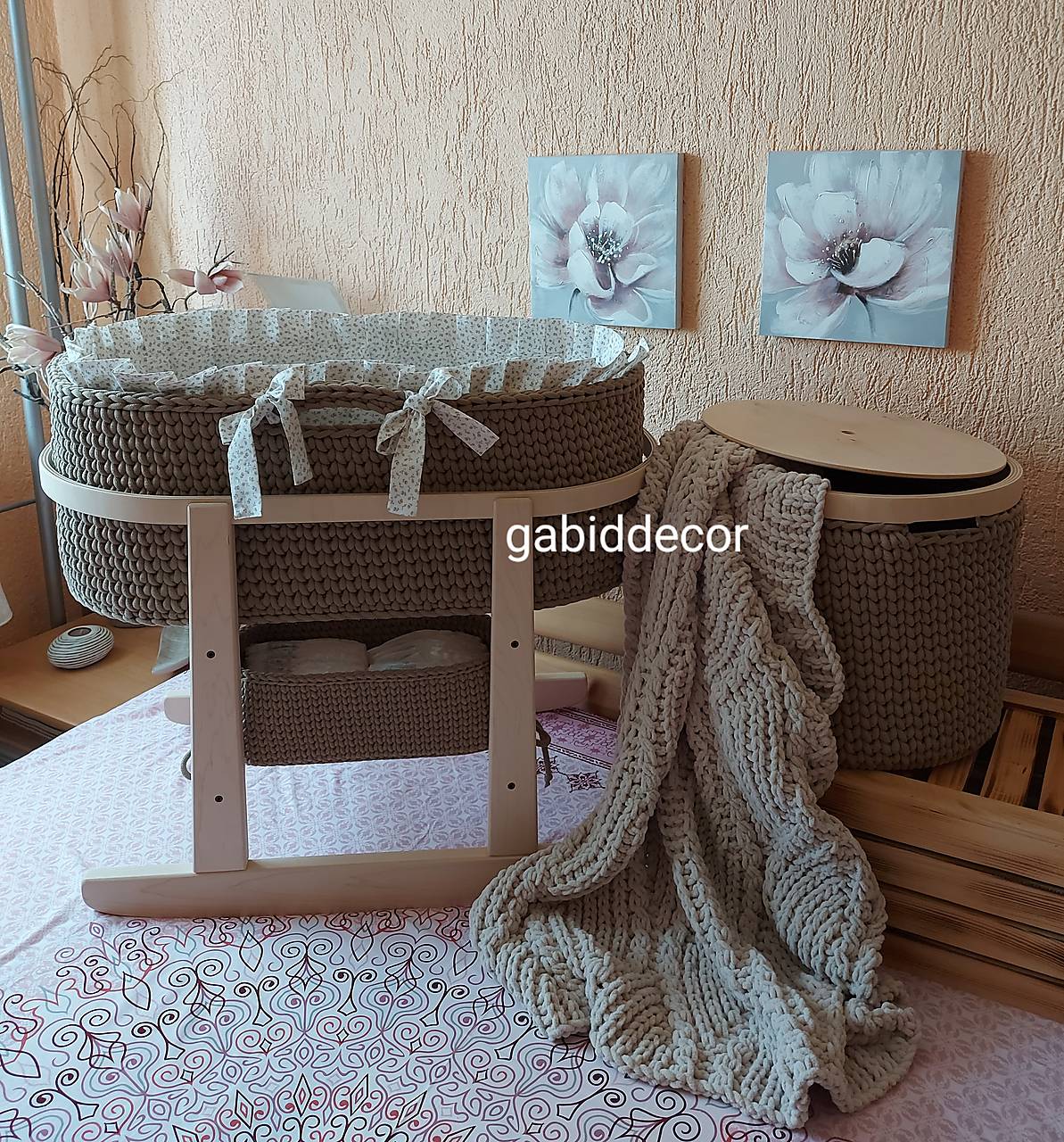 Háčkovaný Mojžišov koš pre bábätko s hojdacou kolískou/stojanom a súpravou košíkov