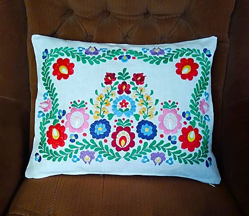 Úžitkový textil - Ručne vyšívaný vankúš "Abov" A2 - 16675797_