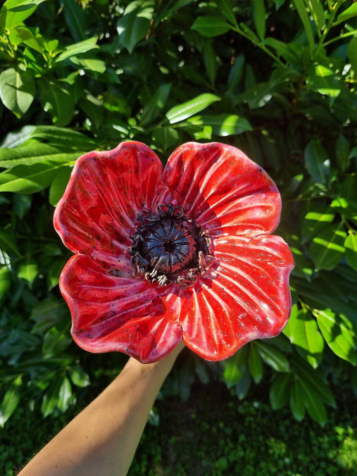 Dekorácie - PoPPy SPECKLED keramický kvet do záhrady - 16677205_