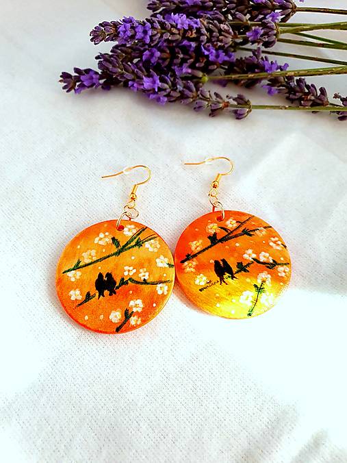 Náušnice - Drevené ručne maľované visiace náušnice Vtáčatá v páre - 16680373_