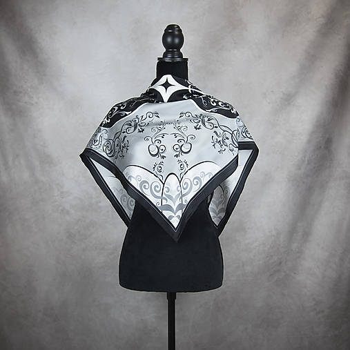 Šatky - Hodvábna šatka ORNAMENT - SIVÝ, 90 x 90cm - 16684665_