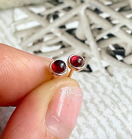 Garnet Ag925 Rose Gold Plated Stud Earrings / Náušnice s granátmi AG925 pozlátené E041