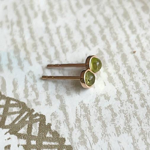 Peridot Ag925 Rose Gold Plated Stud Earrings / Náušnice s olivínmi AG925 pozlátené E041