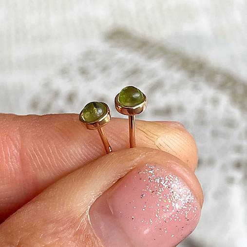 Peridot Ag925 Rose Gold Plated Stud Earrings / Náušnice s olivínmi AG925 pozlátené E041