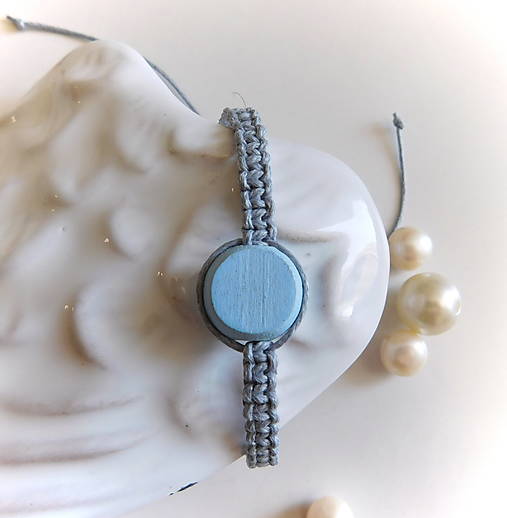 Náramky - šnúrkový náramok s drevenou korálkou / -50%  - 16691785_