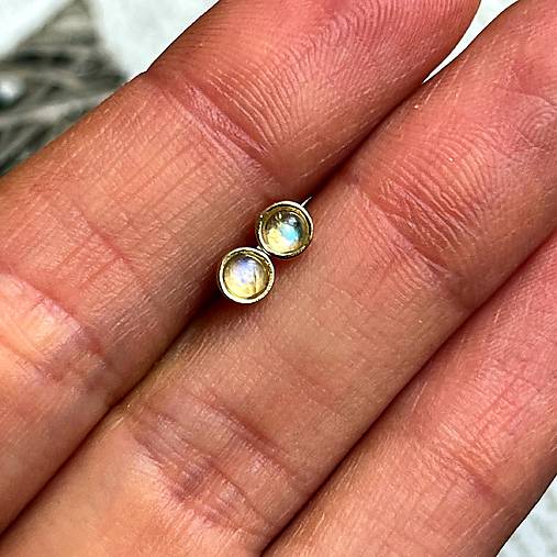 Moonstone Ag925 Gold Plated Stud Earrings / Náušnice s mesačnými kameňmi AG925 pozlátené E041