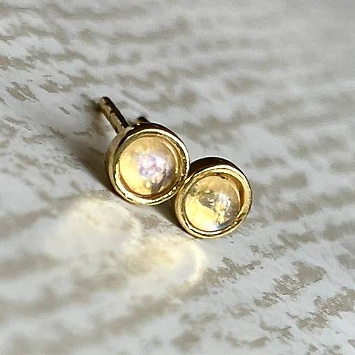 Moonstone Ag925 Gold Plated Stud Earrings / Náušnice s mesačnými kameňmi AG925 pozlátené E041