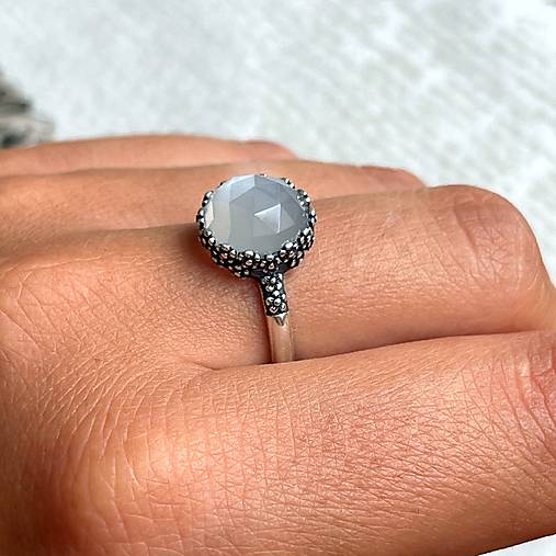 Moonstone Filigree Flower AG925 Silver Ring  / Strieborný prsteň s prírodným bielym mesačným kameňom E032