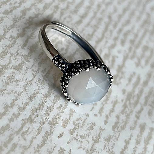 Moonstone Filigree Flower AG925 Silver Ring  / Strieborný prsteň s prírodným bielym mesačným kameňom E032