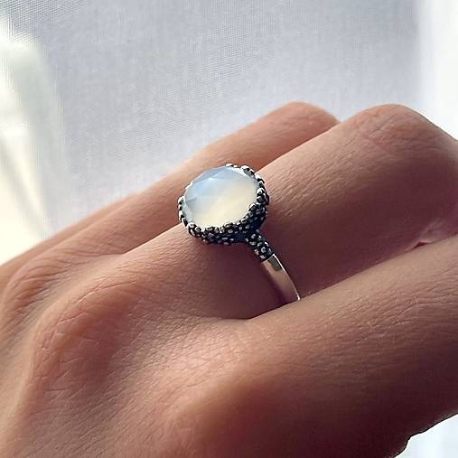 Moonstone Filigree Flower AG925 Silver Ring  / Strieborný prsteň s prírodným bielym mesačným kameňom E032