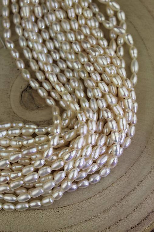 Minerály - prírodné perly 7-8mm , štíhle olivky - 16693090_