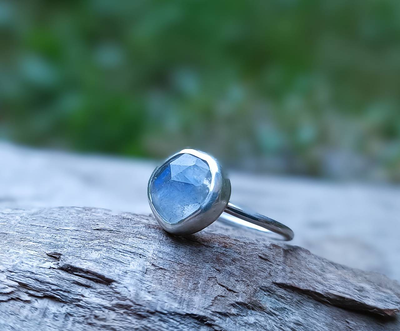 Strieborný Prsteň s Mesačným kameňom