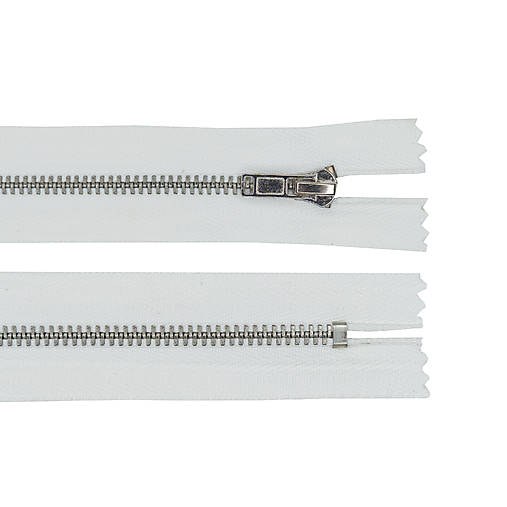Galantéria - Zips biely, kovový strieborný, šírka zúbkov 4 mm, dĺžka 14 cm - 16697695_