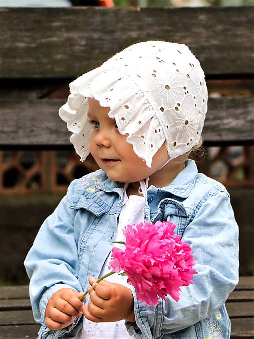 Letný detský čepček Diana white s jednovrstvovým šiltom