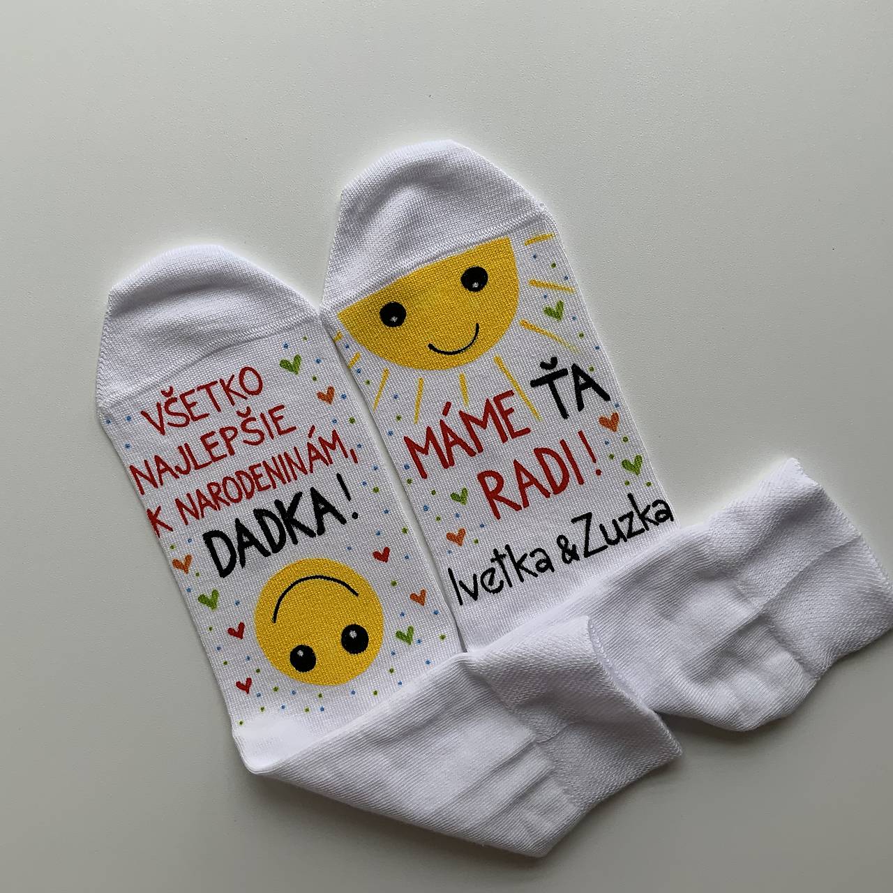 Maľované ponožky s nápisom: "Všetko najlepšie (biele  so slniečkom a smajlikom)