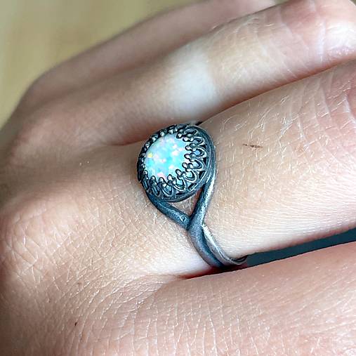 ZĽAVA 20% Lab Opal Filigree Silver Ag925 Ring / Strieborný prsteň s laboratórnym opálom E041