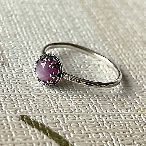 ZĽAVA 5% Natural Ruby Filigree AG925 Silver Ring  / Strieborný prsteň s rubínom E004