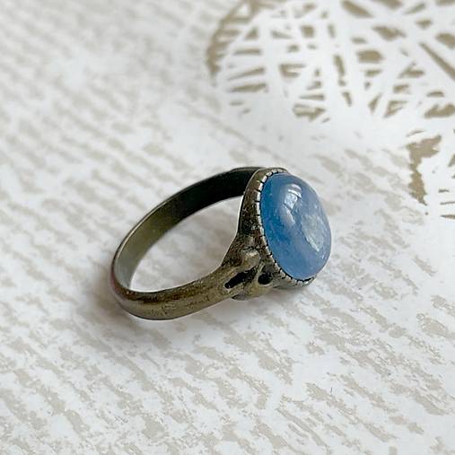 Simple Mini Bronze Kyanite Ring / Jemný bronzový prsteň s kyanitom E041