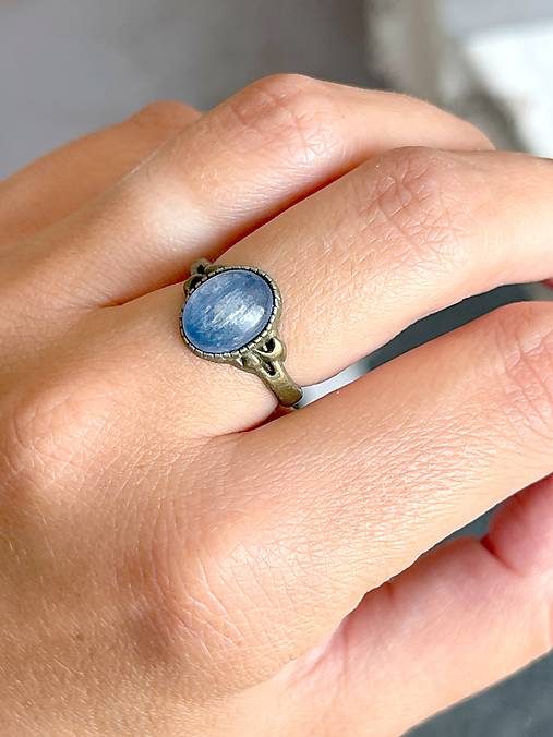 Simple Mini Bronze Kyanite Ring / Jemný bronzový prsteň s kyanitom E041