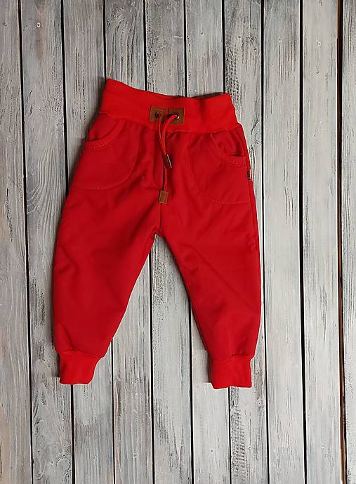 softschell nohavice červené s barančekom klasický strih