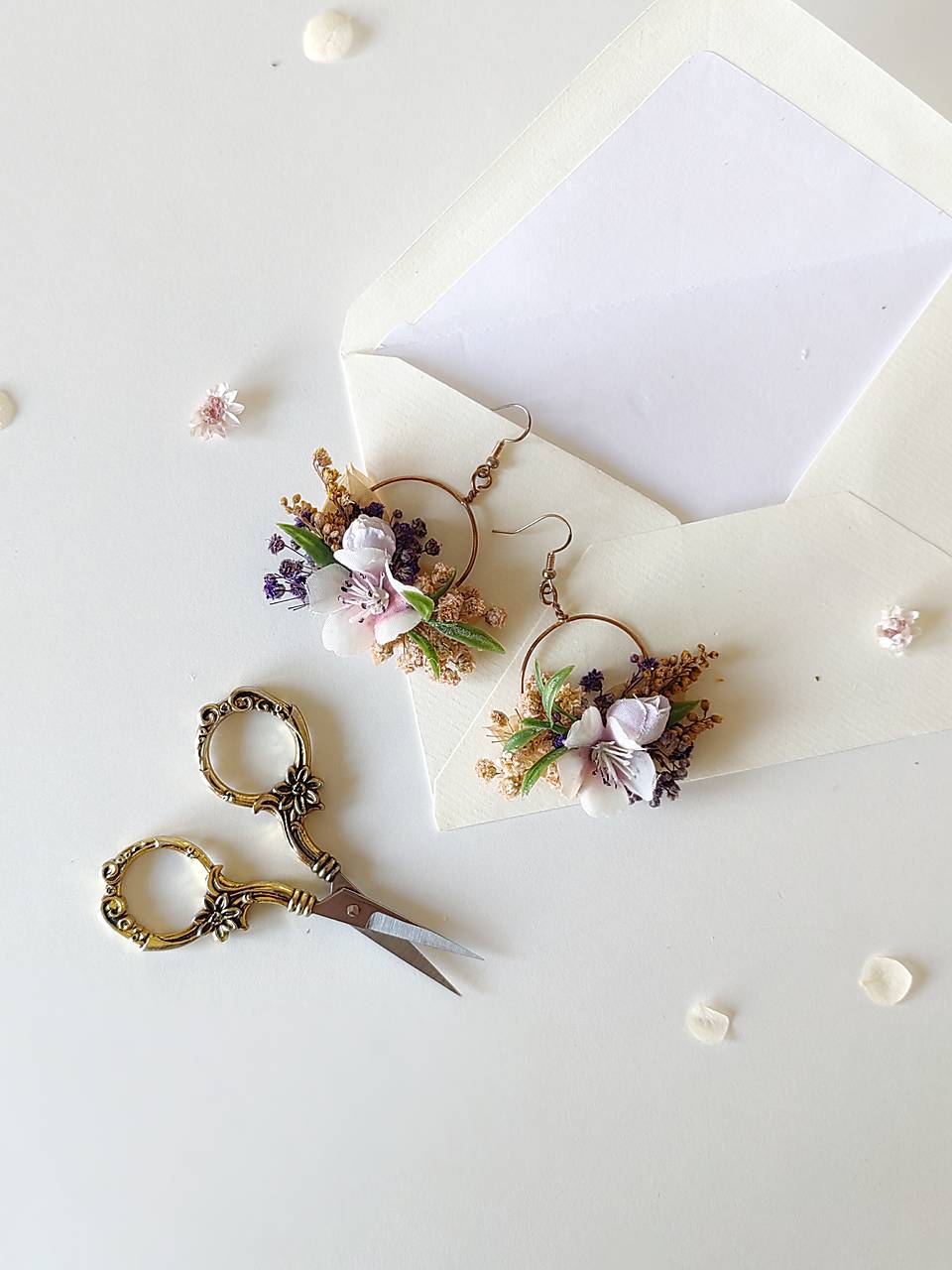 Kvetinové kruhové náušnice "tichý podvečer" - 3cm