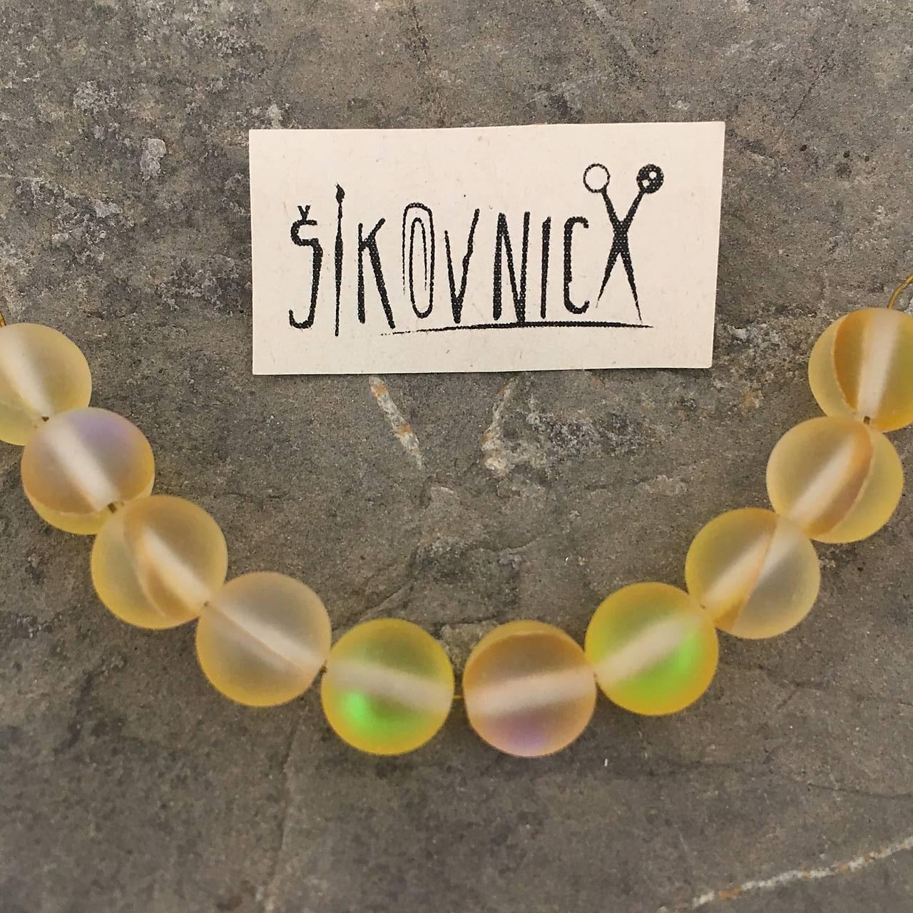 Mesačný kameň, minerálne korálky 8mm, cena za 10 ks (m170)