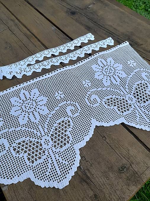 Úžitkový textil - háčkovaná vitrážková záclonka - 16737810_