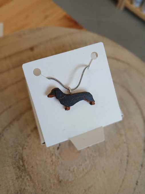 Drevený prívesok Walking Dachshund Pendant