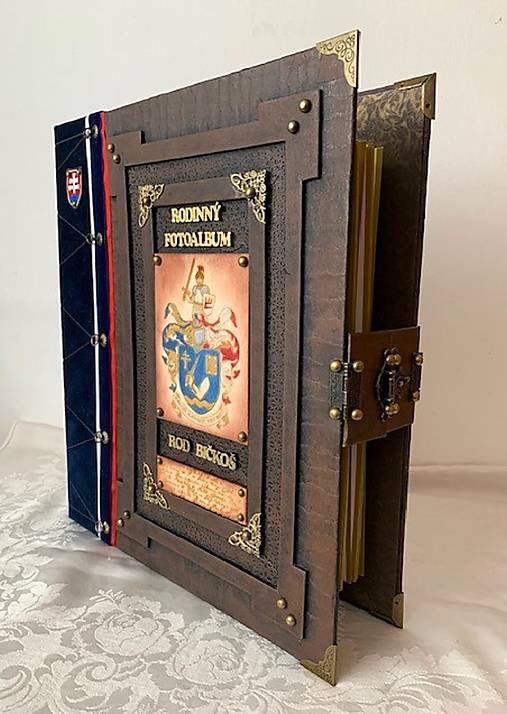 Papiernictvo - XXL Veľký rodinný samolepiaci fotoalbum "Erb" - 16739371_