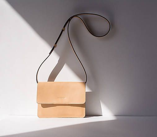 Kabelky - Dámská kožená crossbody kabelka | béžová - 16740361_