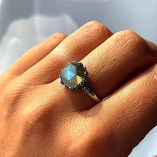 Labradorite Filigree Flower AG925 Silver Ring  / Strieborný prsteň s prírodným brúseným labradoritom E044