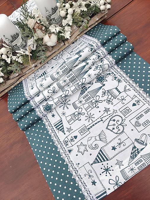 Úžitkový textil - Štola vianočná - petrolejová vianočná dedinka v kombinácii s bielou bodkou na petrolejovej - 16746060_
