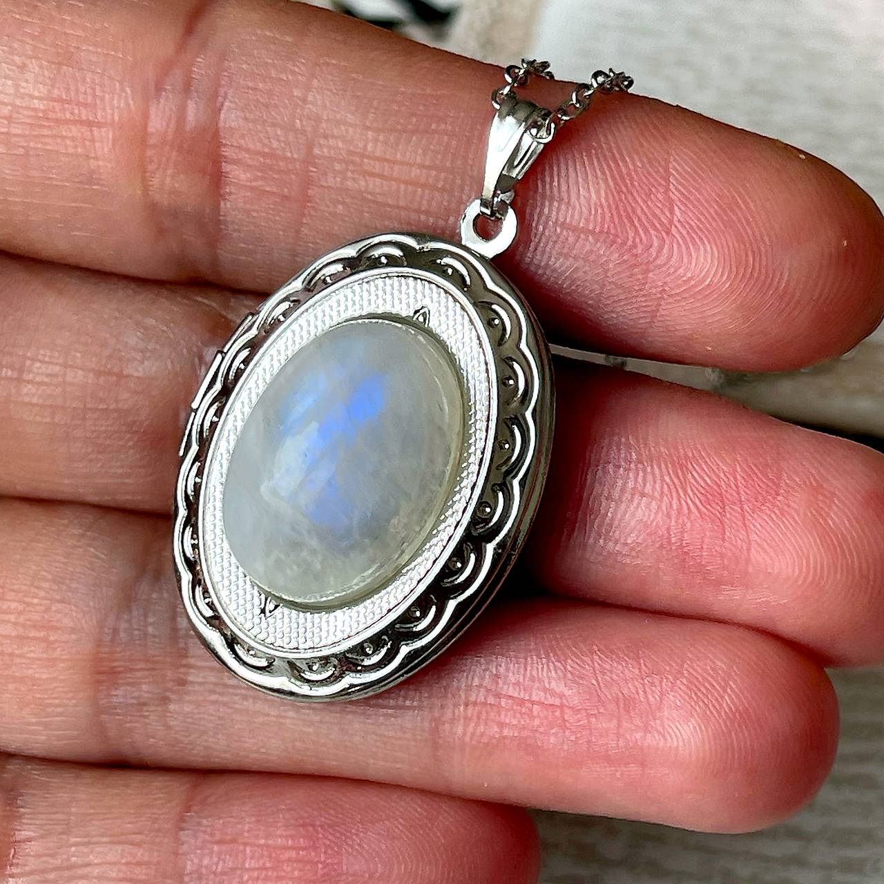 Oval Gemstone Antique Silver Locket Necklace / Otvárací medailón (Moonstone E045)