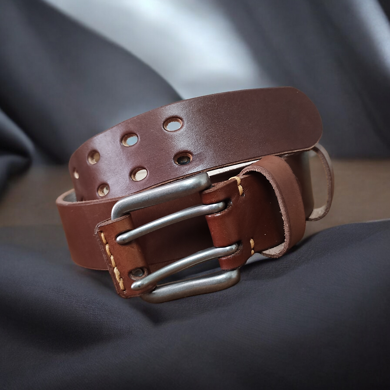 Opasok dvojstrmeňový.