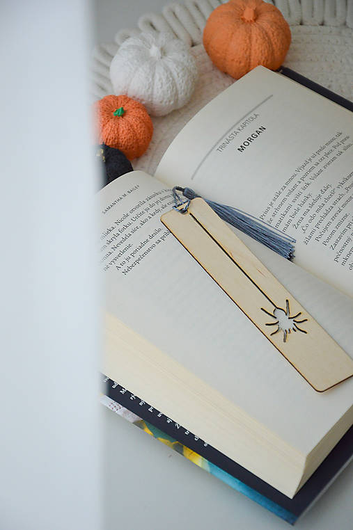 Papiernictvo - Drevená záložka - pavúk (Halloweenska kolekcia) - 16762075_