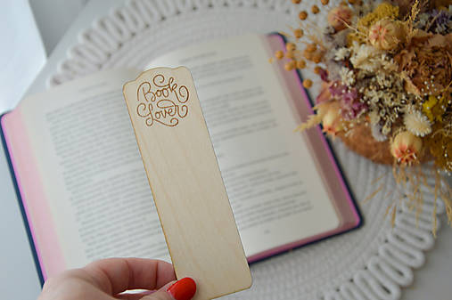 Papiernictvo - Drevená záložka - Booklover I. - 16762233_