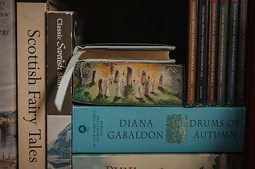 Knihy - Kniha s maľovanou oriezkou (Cross Stitch - Outlander) - 16775026_