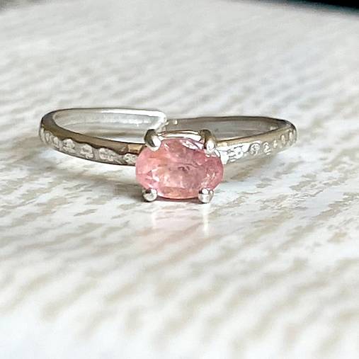 Faceted Pink Tourmaline Silver Ring AG925 / Jemný strieborný prsteň s prírodným ružovým turmalínom E004