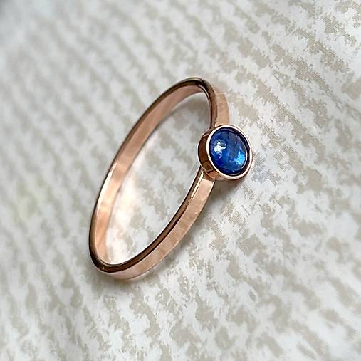 Kyanite AG925 Rose Gold Plated Ring / Jemný strieborný pozlátený prsteň s kyanitom E046