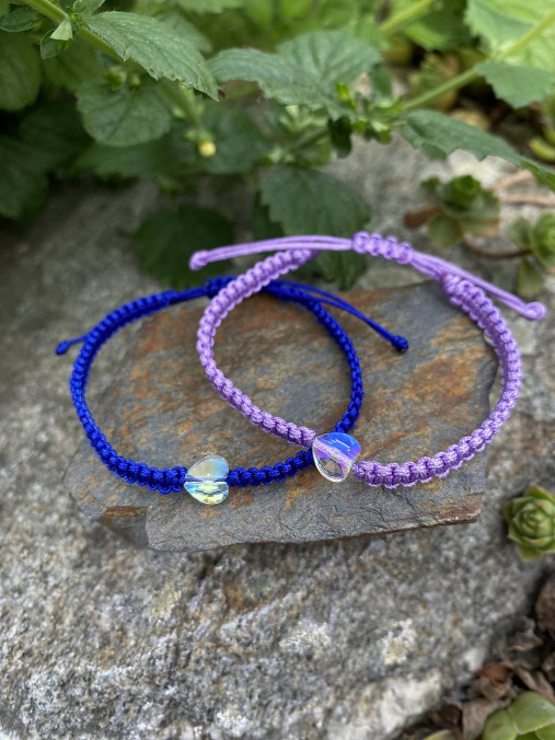 Náramky - Šnúrkový náramok so srdiečkom  - 16800052_