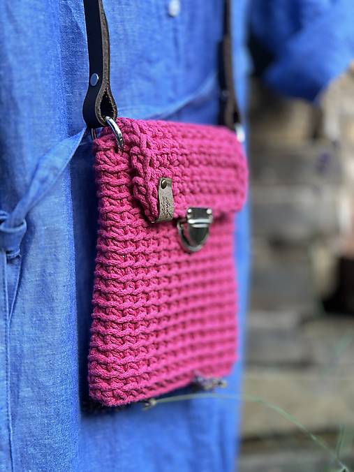 Kabelky - Cyklámenová crossbody kabelka na mobil - 16799452_