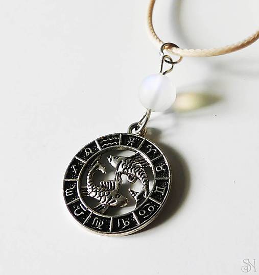 Náhrdelníky - Handmade prívesok z liečivého kameňa opalitu pre znamenie ryby - 16801648_